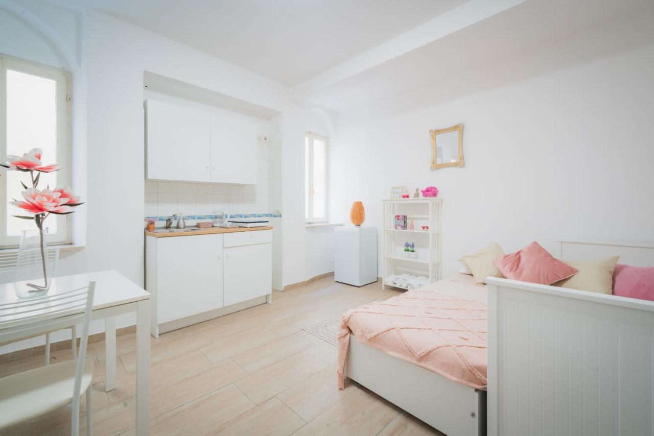 Suite "Castello" Del Garda - Apt Per Coppie Garda Desenzano del Garda Esterno foto