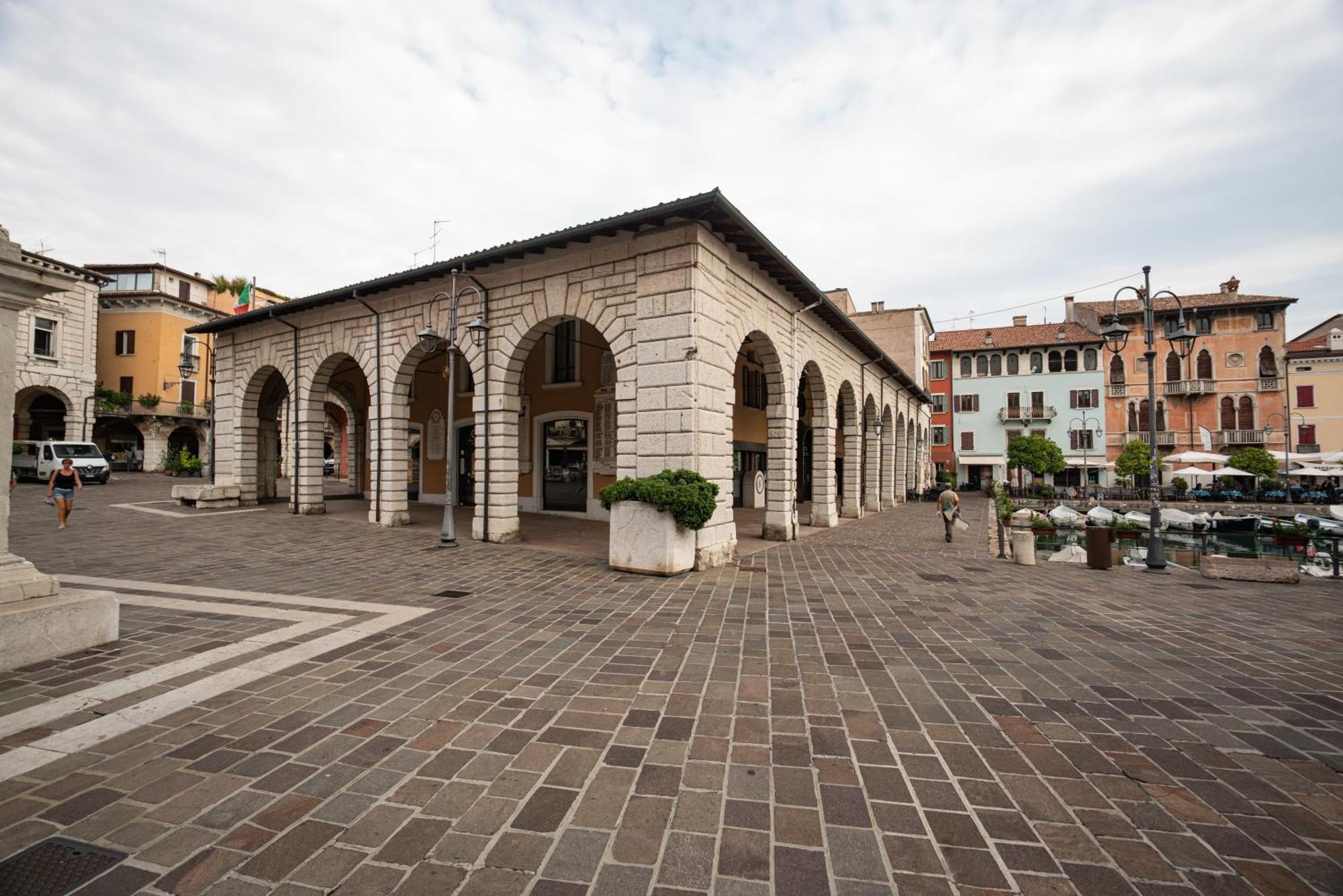 Suite "Castello" Del Garda - Apt Per Coppie Garda Desenzano del Garda Esterno foto